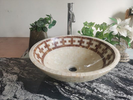 Mozaikowa umywalka z białego onyksu 43 cm